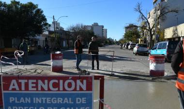 Bernarte supervisó el avance de la 10º etapa de bacheo en la ciudad