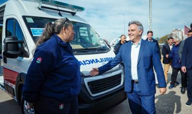 Llaryora entregó 66 ambulancias de alta complejidad y tres son para el Hospital J. B. Iturraspe 