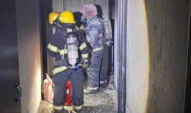 Incendio en el shopping de Carlos Paz: evacuaron a más de 50 personas y no se registraron heridos