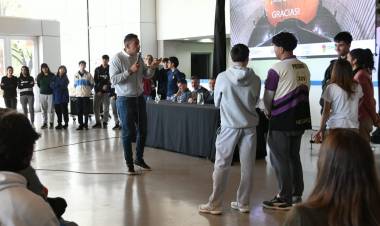 El legislador Miguel Siciliano trajo a la ciudad el programa “La Democracia al Aula”