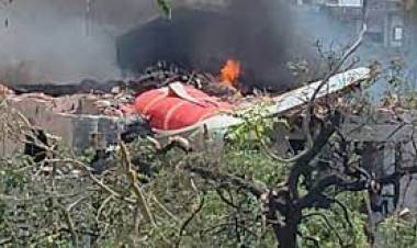 Tragedia aérea en India: se estrelló un avión con 242 personas a bordo y no hay sobrevivientes