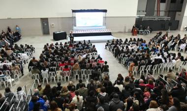 El municipio homenajeó a abanderados y escoltas con la Distinción Manuel Belgrano