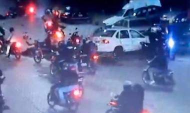 Tragedia en Mar del Plata: un joven murió y varios resultaron heridos tras un choque entre una caravana de motos y un automóvil