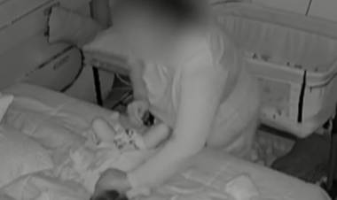 Córdoba: denuncian a una niñera por maltrato a un bebé de 7 meses