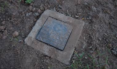 Cloacas en barrio Las Rosas: los vecinos que no realicen la conexión domiciliaria podrían ser multados 