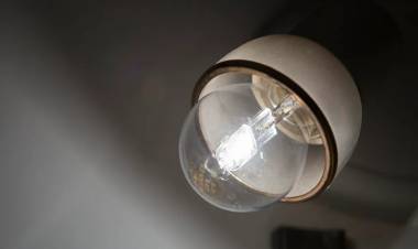 El Gobierno amplió el consumo subsidiado de luz a usuarios que no tienen acceso al gas