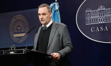 El Gobierno anunció el inicio del proceso de privatización de AySA