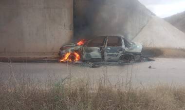 La Francia: se prendió fuego un automóvil y su conductor fue derivado a una clínica de Córdoba 