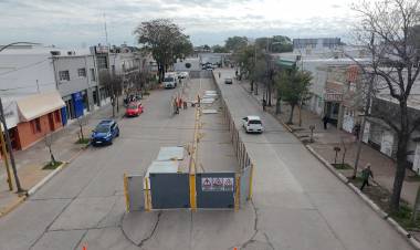 Comenzó la construcción de la bicisenda y paso peatonal a nivel y en altura en Bv. 9 de Julio y Av. Cervantes