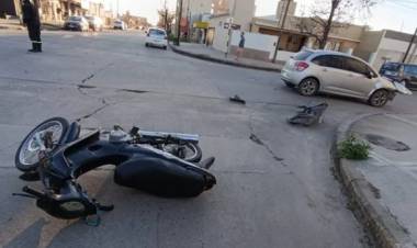 Accidente en barrio Roca dejó a un adolescente hospitalizado