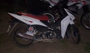Allanamiento en Josefina: secuestran moto robada y una escopeta