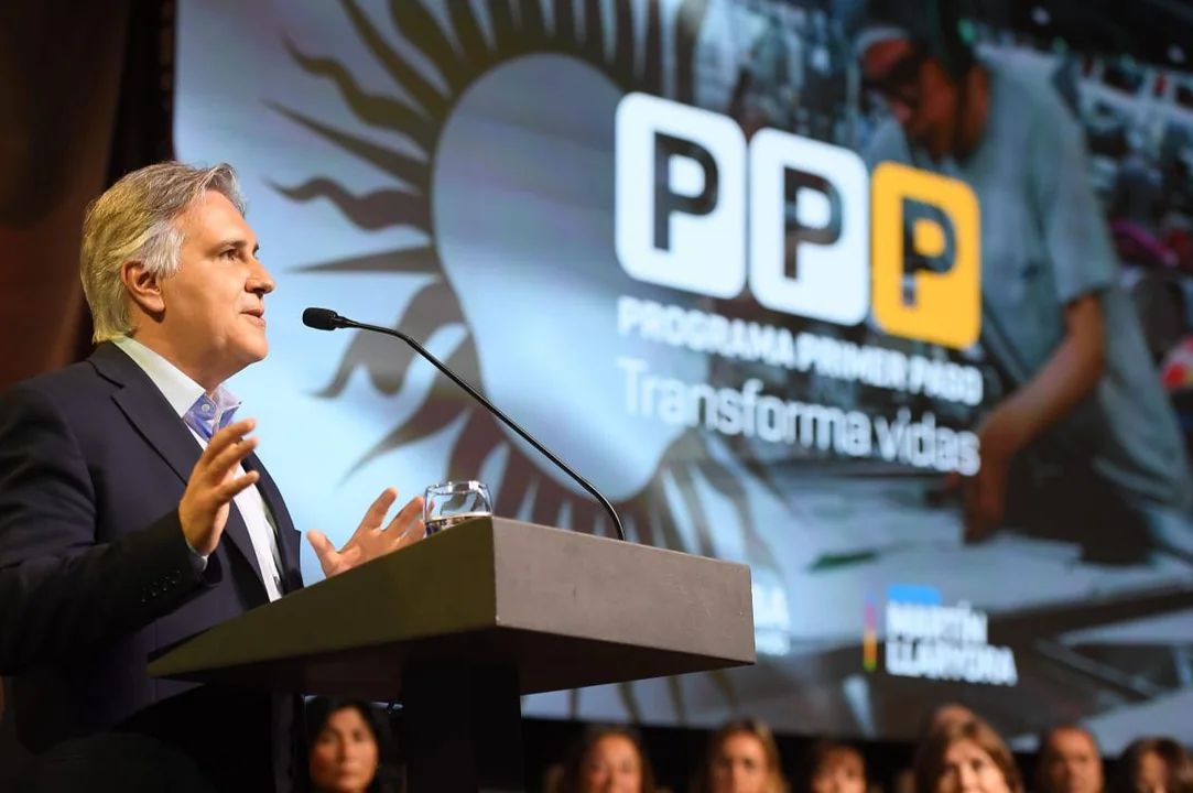 Martín Llaryora relanzó el Programa Primer Paso en Córdoba
