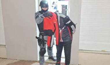 Detuvieron a un delivery de cocaína tras denuncias anónimas en barrio Consolata