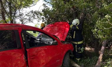 Bomberos rescataron a una persona tras un accidente en la RP1
