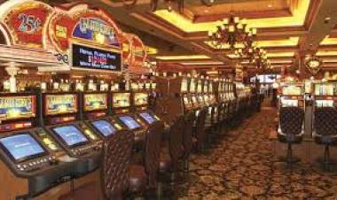 Causó disturbios en un casino y lo detuvieron con una réplica de arma