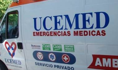 Una mujer sufrió fractura de peroné tras chocar su motocicleta con una camioneta en Barrio Hospital