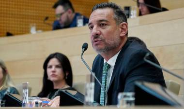 Córdoba: Llaryora reestructura su gabinete y designa a Miguel Siciliano como ministro de Vinculación y Gestión Institucional