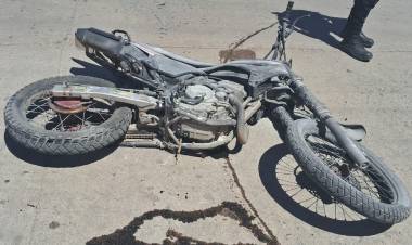 Tiroteo y una moto incendiada en el camino interprovincial