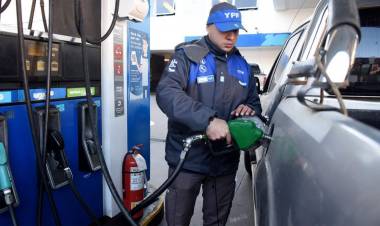 Desde este semana YPF baja el precio de la nafta
