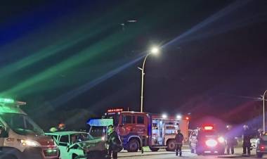 Fuerte choque frontal en Av. Maipú: seis personas asistidas, entre ellas dos menores