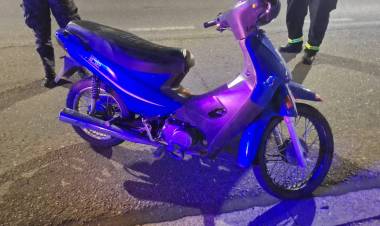 Controles vehiculares: retuvieron autos por alcoholemia positiva y una moto conducida por menores