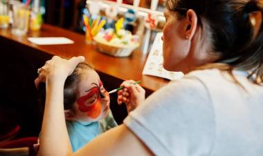 La ANMAT prohibió una serie de maquillajes y perfumes infantiles: la lista de los productos ilegales