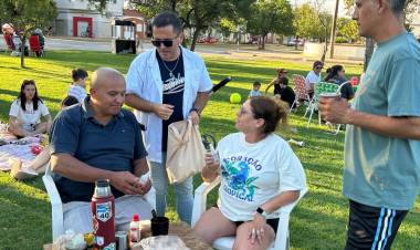Lucha contra el dengue: La Secretaría de Salud distribuyó repelente contra mosquitos en el centro de la ciudad