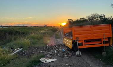 Arrojaban escombros en Ruta 19 y fueron identificados por la guardia local