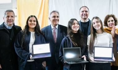 San Francisco: Llaryora participó del festejo por el aniversario del IPEM Nº 315 «José Hernández»