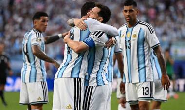 Argentina inició su camino mundialista con una contundente victoria ante Argelia