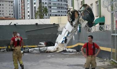 Tragedia aérea en Brasil: tres muertos tras el choque de una avioneta contra un edificio residencial