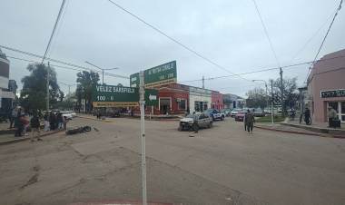 Una adolescente resultó herida tras un choque entre una camioneta y una motocicleta en Balnearia