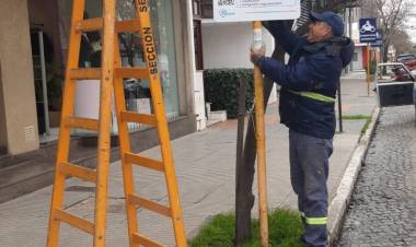 San Francisco renueva la cartelería del Estacionamiento Medido con códigos QR para mejorar la experiencia