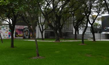 La renovada Plaza Italia suma un nuevo espacio verde y de encuentro para la comunidad