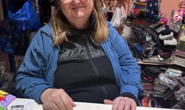 María Rosa, la mujer que convirtió el intercambio de figuritas en una misión para cumplir sueños