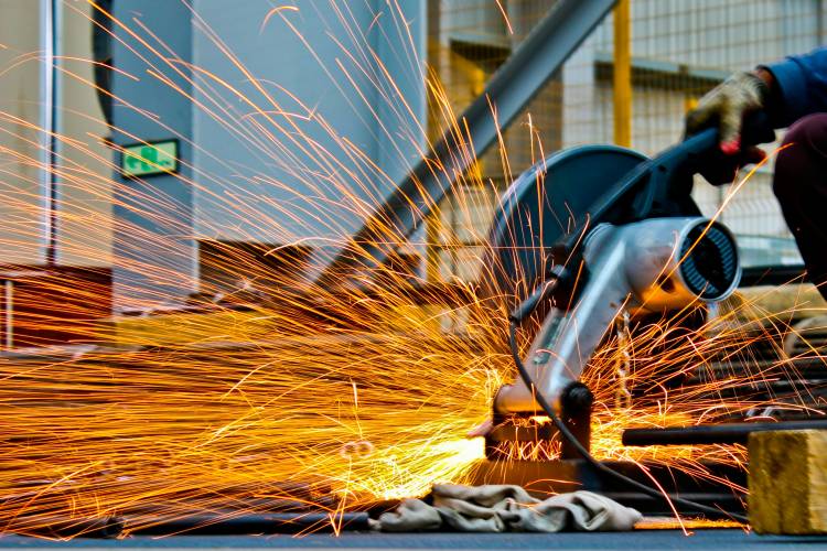 La actividad industrial cayó casi 10 puntos, y la capacidad instalada bajó a 57% en febrero