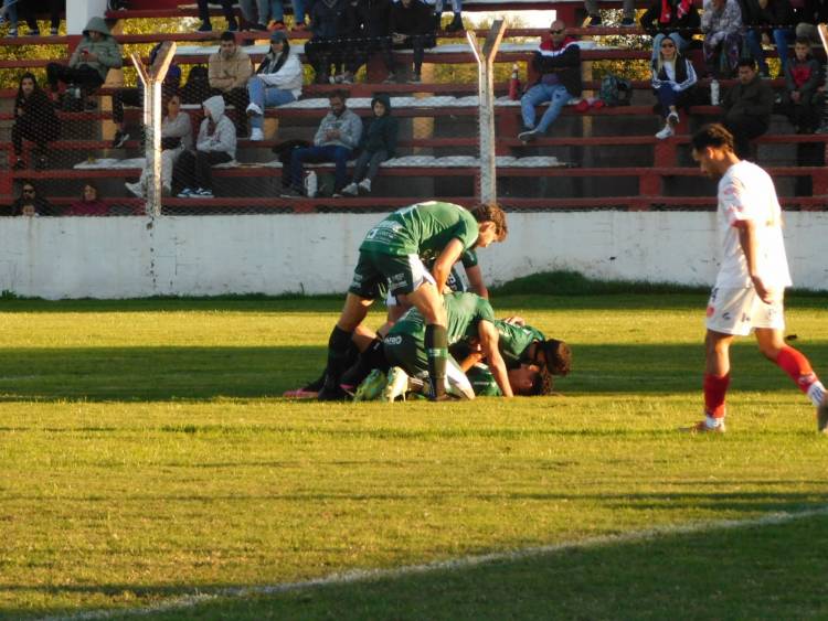 Sportivo ganó y se subió a la cima de la tabla