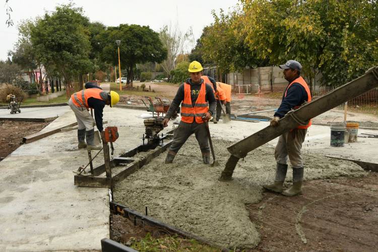 Etapa final de pavimentación de  los últimos cruces de vías del ex FFCC Mitre