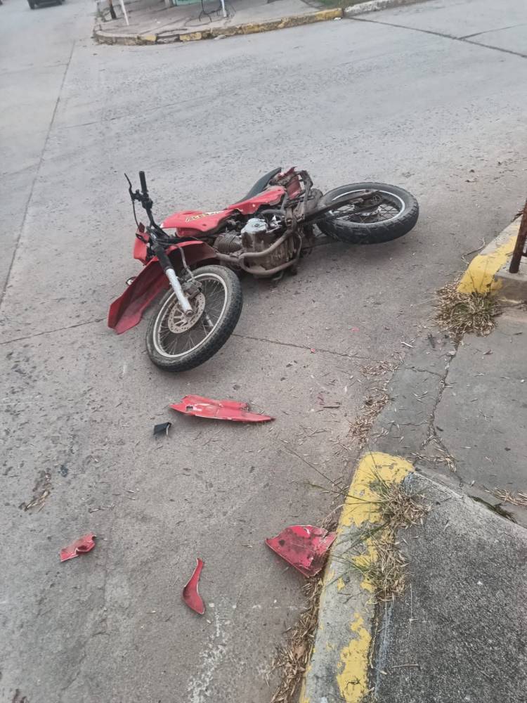 Siniestro Vial entre Motocicleta y Camioneta en barrio 9 de Septiembre 