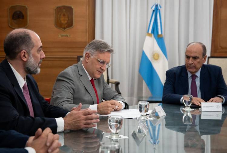 Autopista 19: Llaryora firmó acuerdo con Nación para que la Provincia finalice las obras