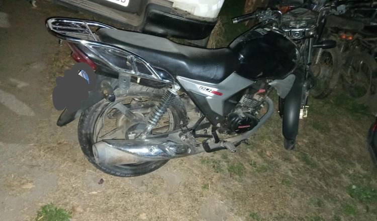 Las Varillas: agarró un bache, perdió el control de su moto y sufrió fracturas