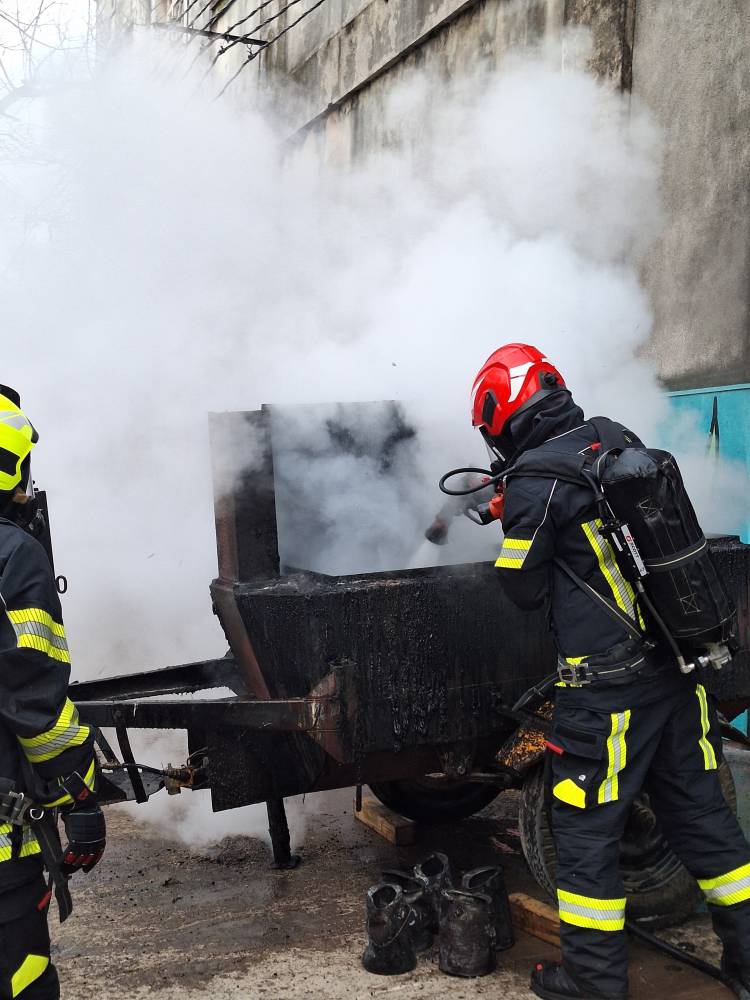 Incendio de maquinaria en San Francisco: Bomberos Logran Controlar el Fuego