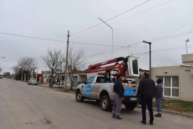 Frontera: inició con la colocación de alumbrado público 