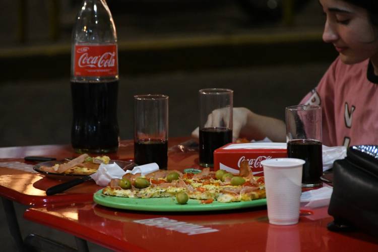 Noche de las pizzas y las empanadas: Tras la auspiciosa iniciativa ya se trabaja para replicarla en otros rubros comerciales