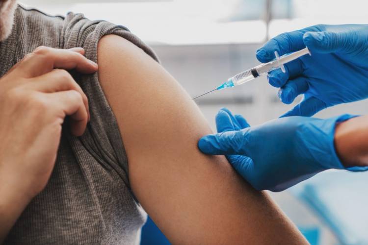 Se realiza vacunación gratuita contra el dengue para jóvenes de 18 y 19 años