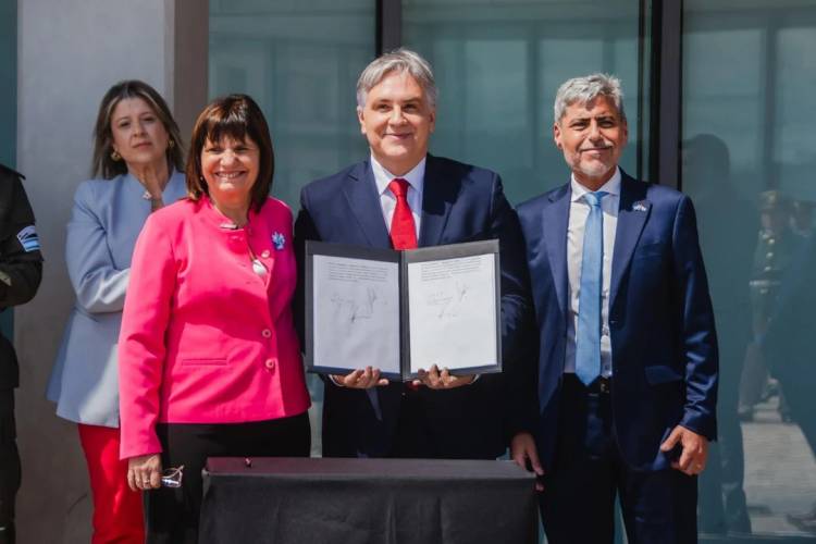 Bullrich en Córdoba: encuentro con Llaryora, conferencia de prensa y acto en el Centro Cívico