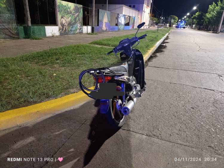 Motociclista choca con soga remolque y resulta con lesiones graves
