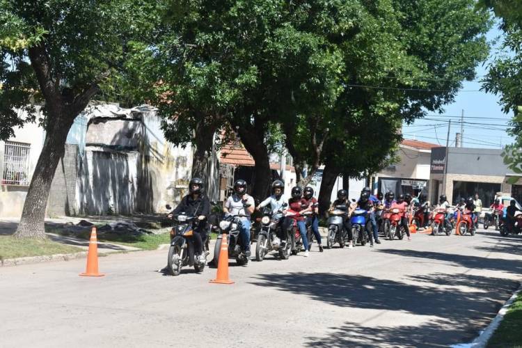 Frontera capacitó sobre conducción segura de motos 