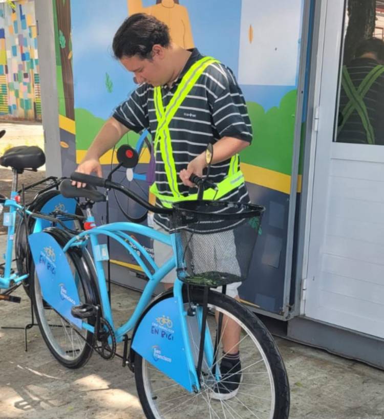 Los vecinos ya utilizan las bicicletas públicas gratuitas en la ciudad