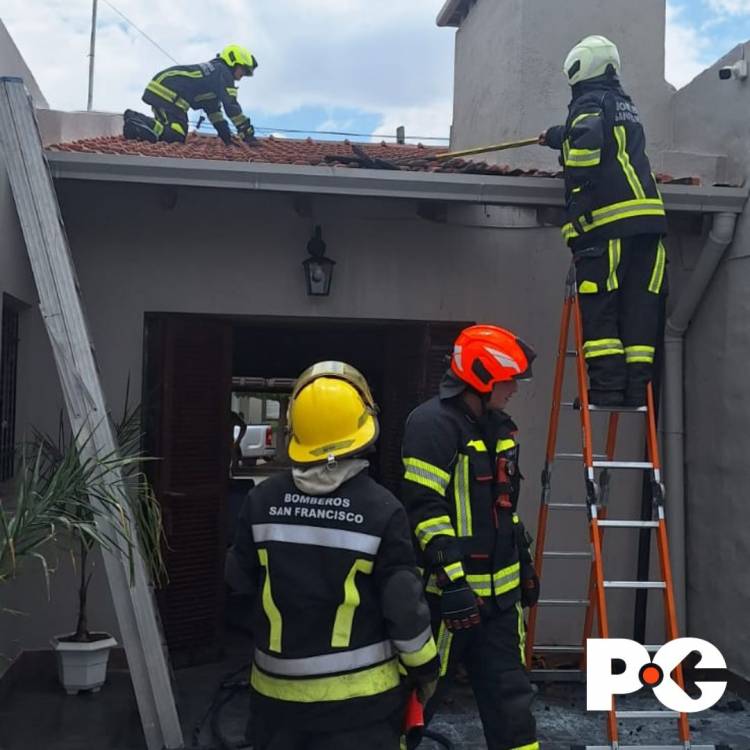 Incendio en una vivienda de barrio Roca 